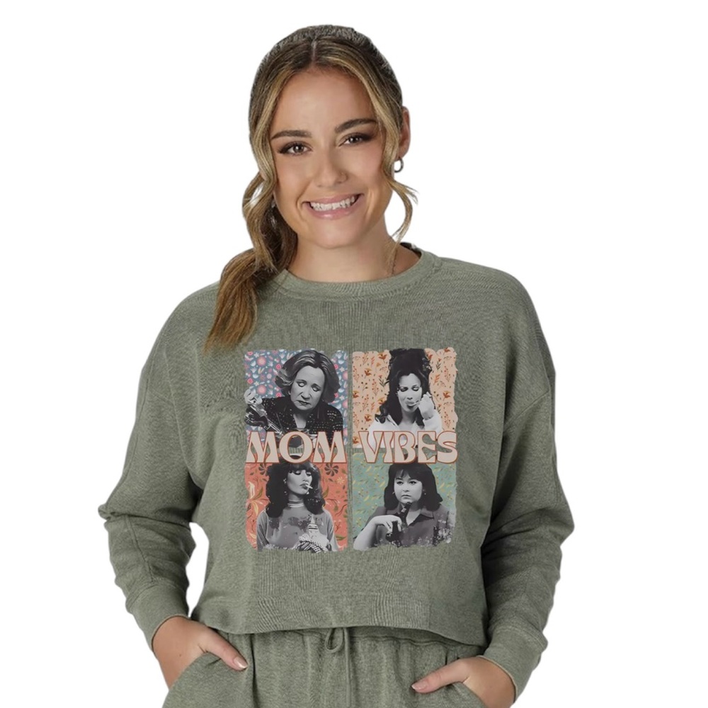 "Mom Vibes" Cropped Sweatshirt - Retro French Terry Comfort for Modern Moms